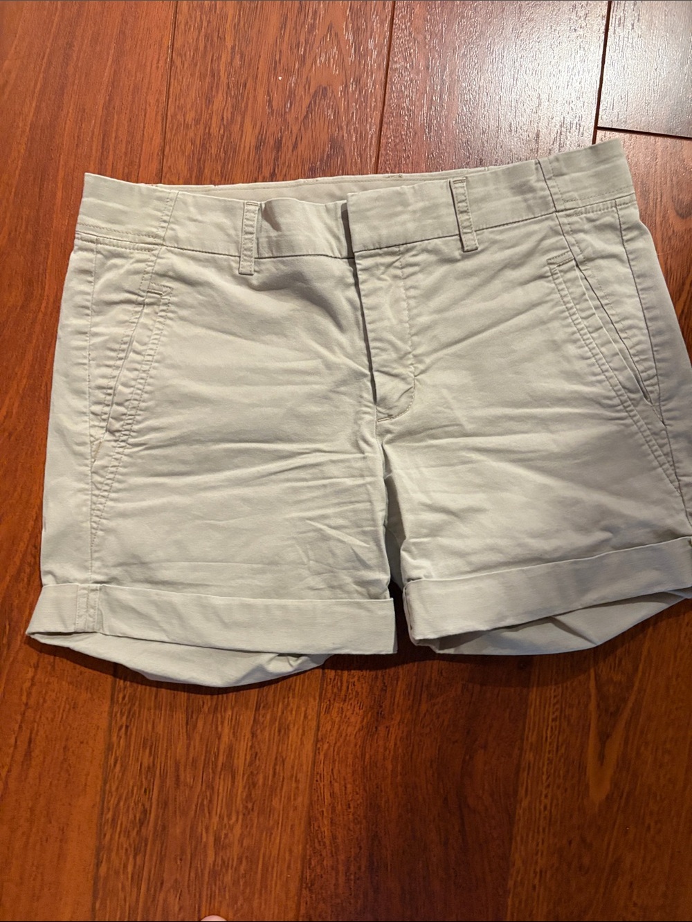 Vince Light Beige Rolled-Hem Cotton Shorts Women’s size 4